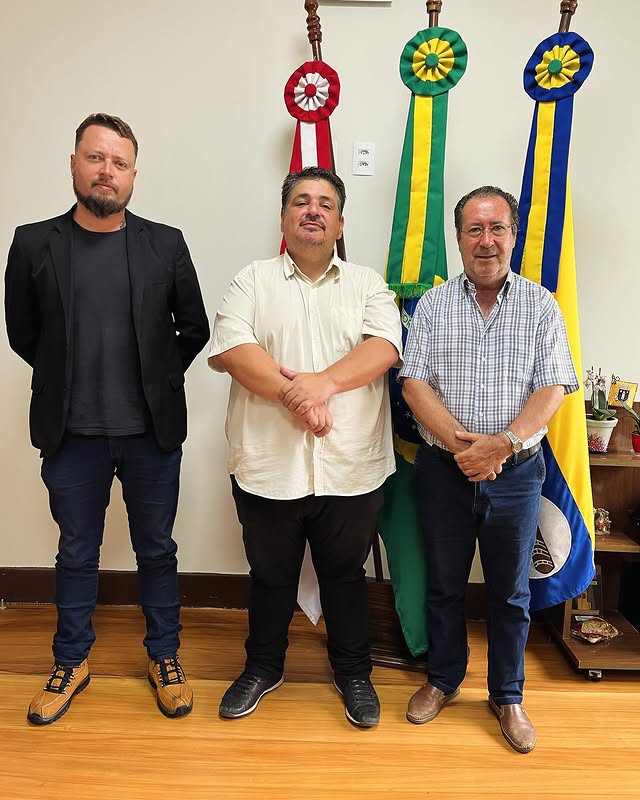 Prefeito Tales Tadeu Tavares e equipe.
