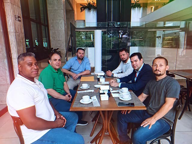 Empresários de SP e equipe de Desenvolvimento na Cidade Administrativa em BH.